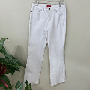 Oscar De LA Renta Jeans women’s US 12/ 30” white flair leg denim.